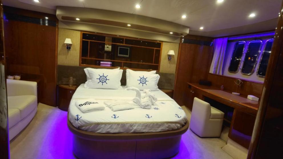Very spacious cabin with lighting and large windows